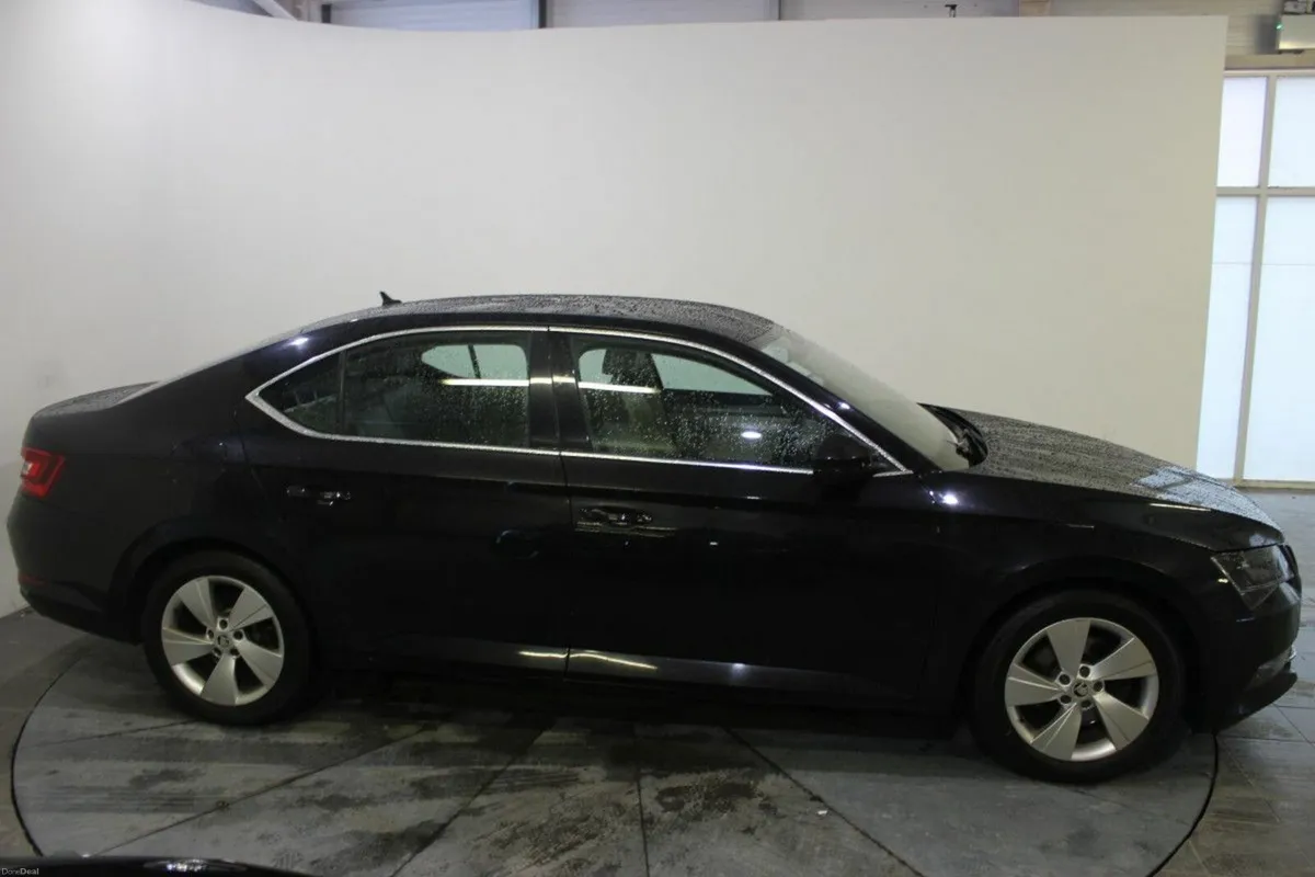Skoda Superb 1.6 TDI 120bhp Style- TENDER 18 - GRA - Image 3