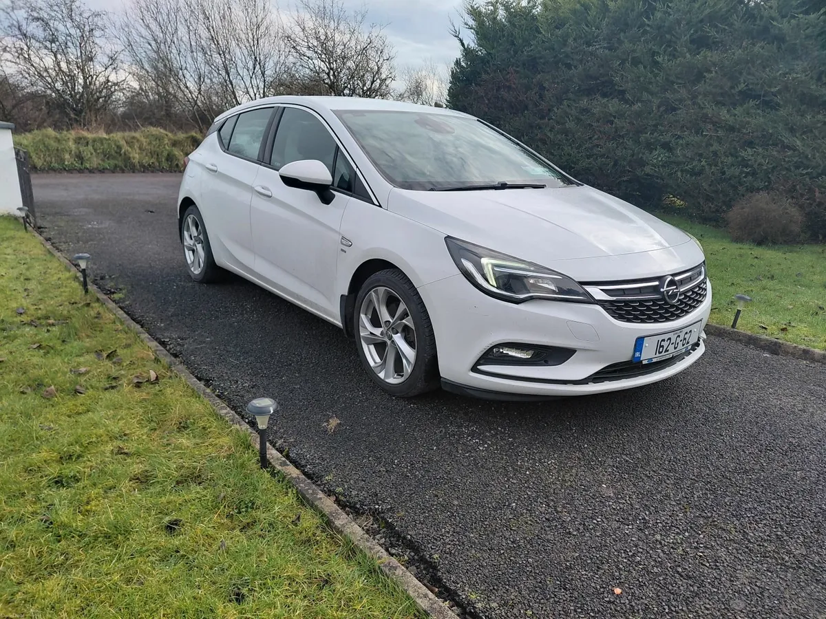 Immaculate Opel Astra c/w K R17 Alloys - Image 2