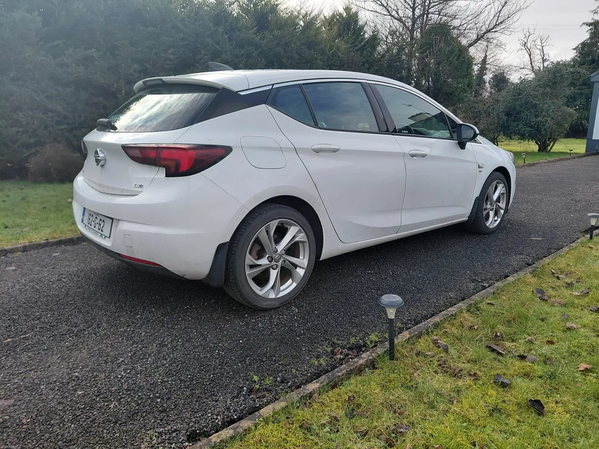 Immaculate Opel Astra c/w K R17 Alloys - Image 4