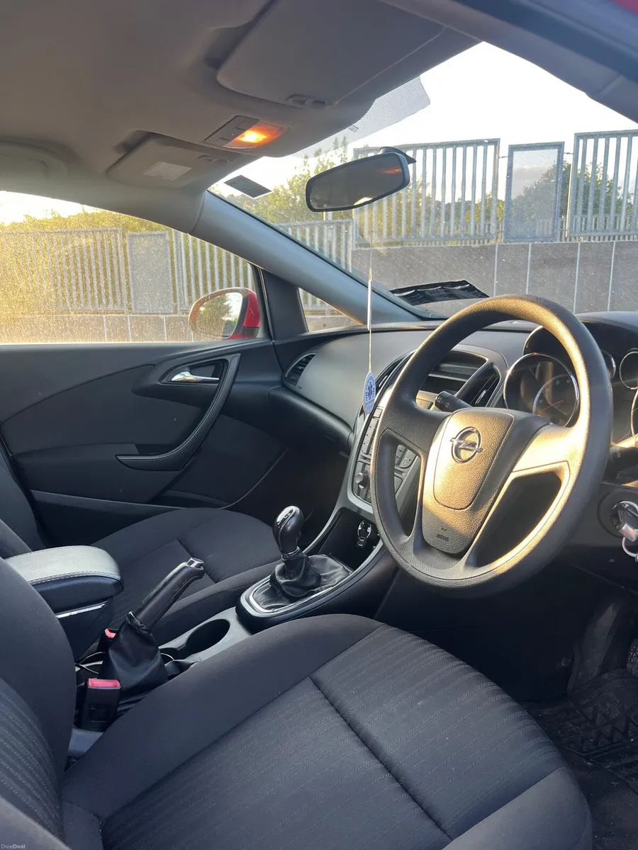 2012 Opel Astra *LOW MILEAGE - 123KM* - Image 4
