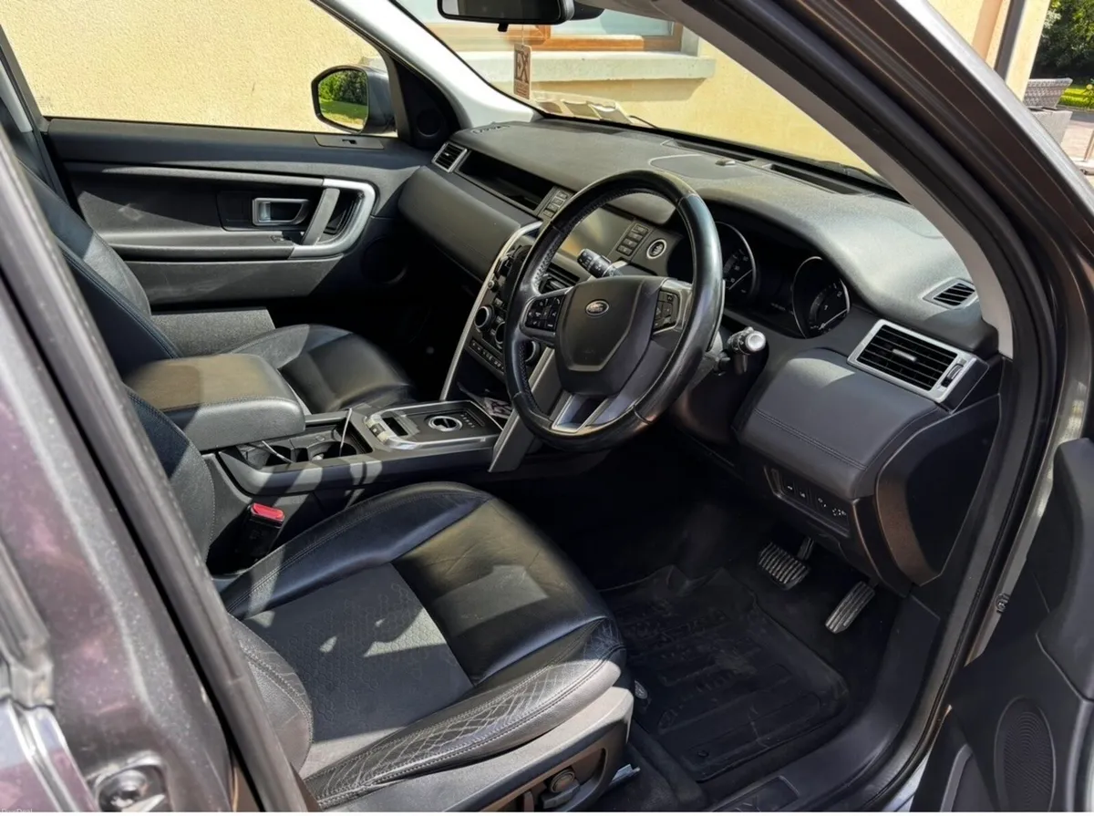 Land Rover Discovery Sport - Image 3