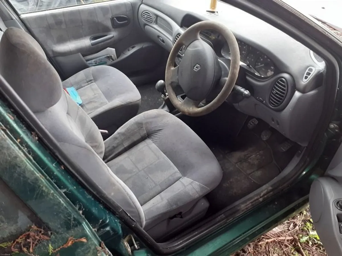 2001 Renault Megane - Image 4