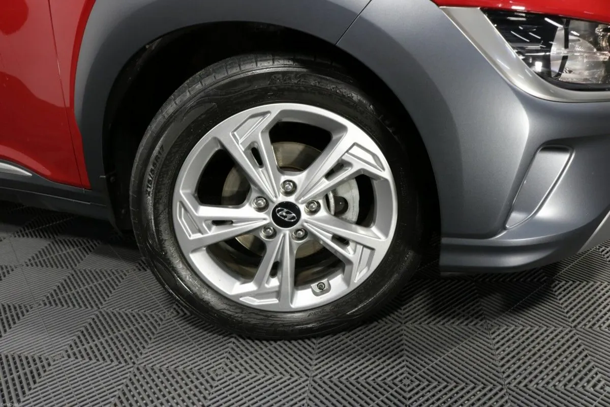 Hyundai KONA EXECUTIVE 1.0L PETROL COMPACT SUV - Image 3