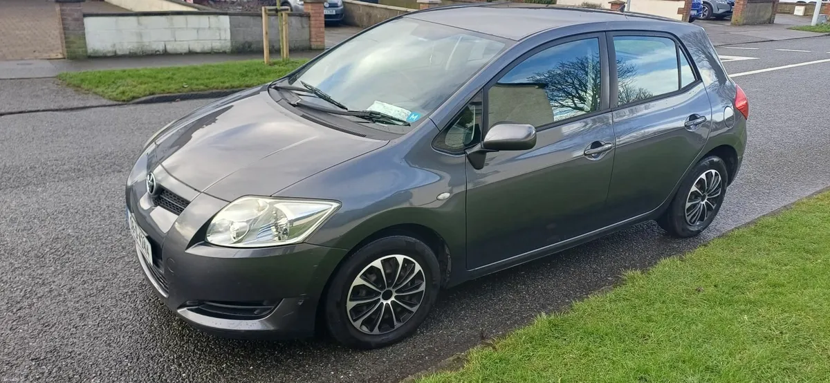 Toyota Auris 2008 - Image 1