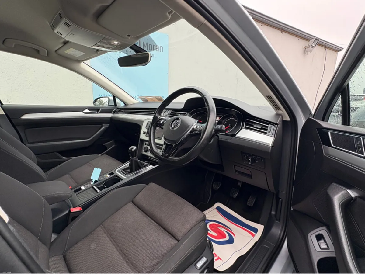 Volkswagen Passat COMFORTLINE 1.6 TDI MANUAL 6SPEE - Image 4