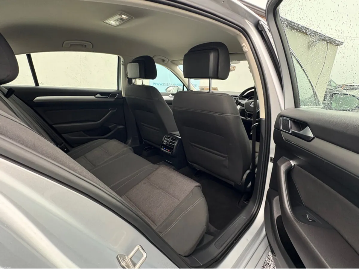 Volkswagen Passat COMFORTLINE 1.6 TDI MANUAL 6SPEE - Image 3