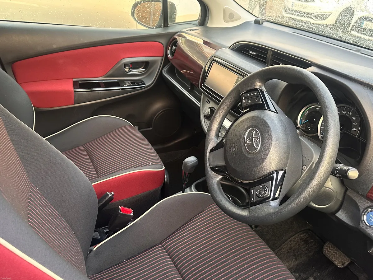 Toyota Vitz Jewela Hybrid automatic - Image 2
