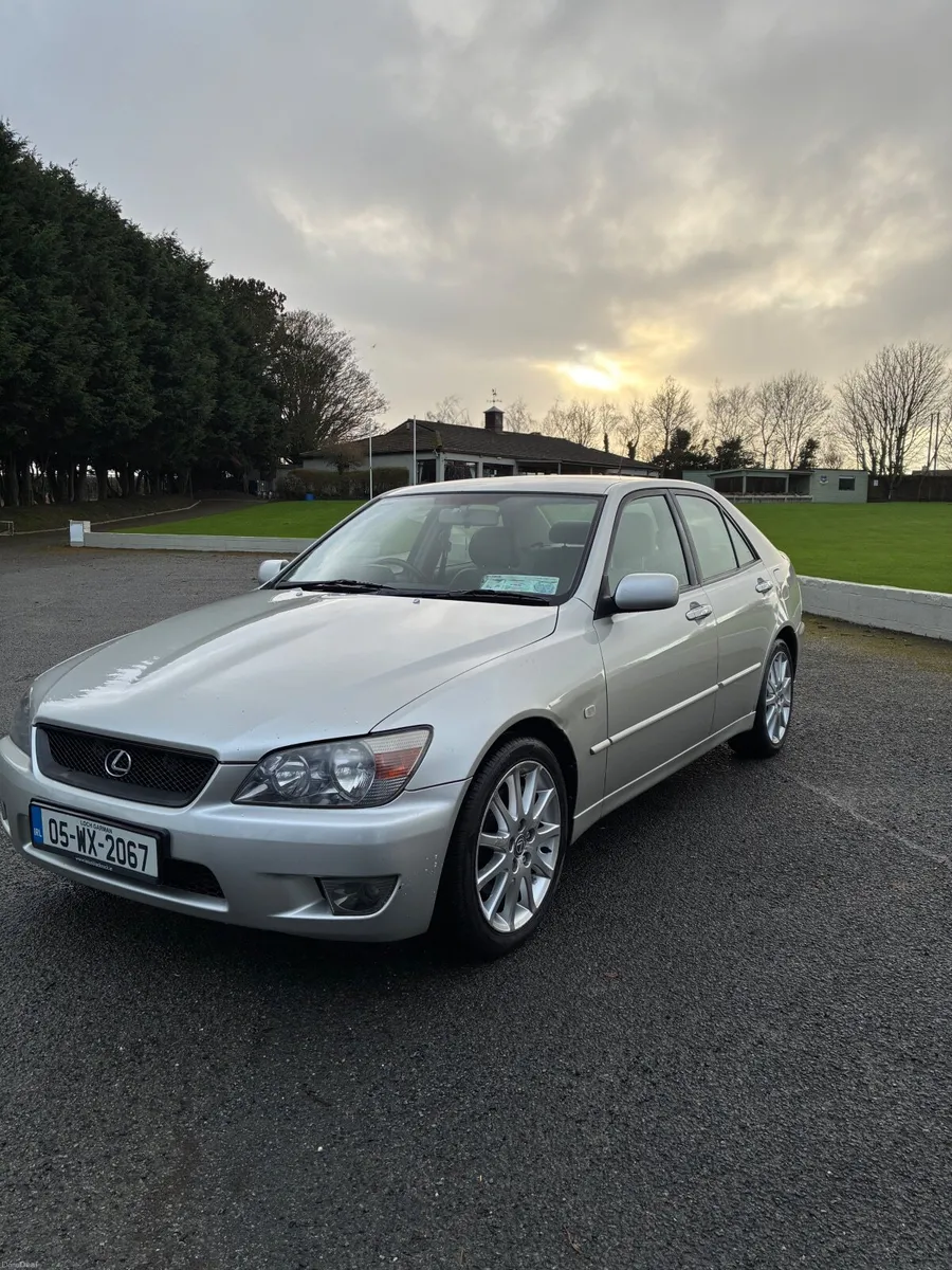 2005 Lexus IS 200 - Image 4