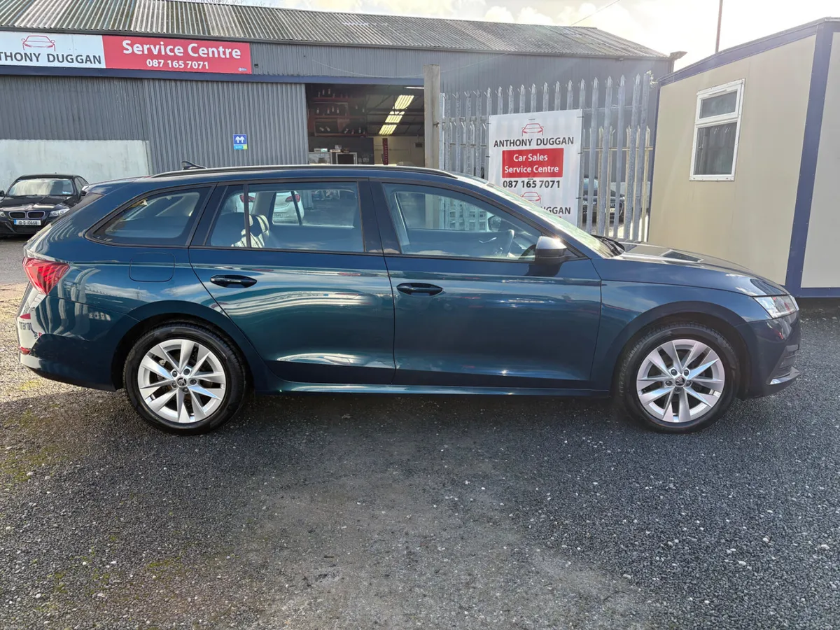 2023 Skoda Octavia Ambition - Image 2