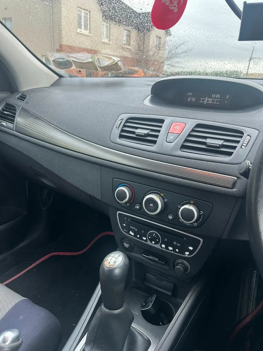 Renault Megane 2011 Coupe - Image 2