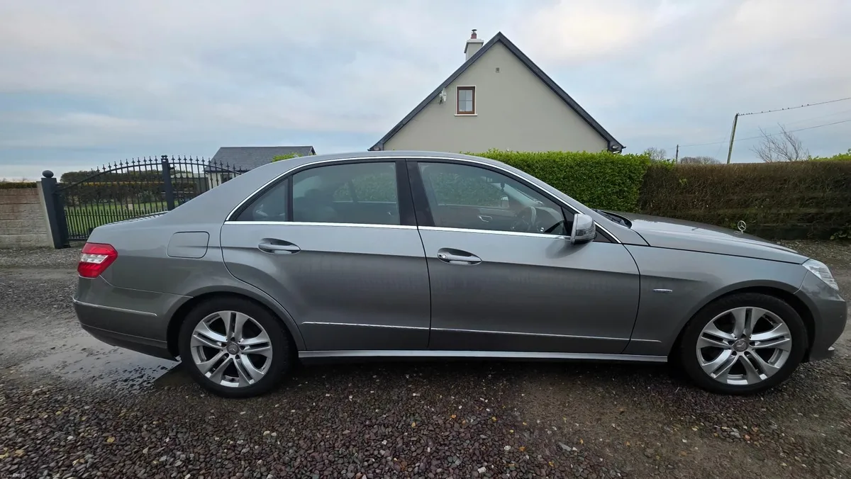 Mercedes-Benz E-Class 2012 - Image 4