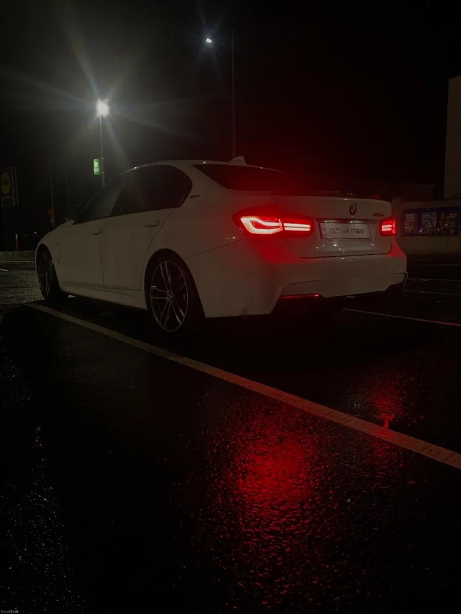 BMW 330e - Image 3