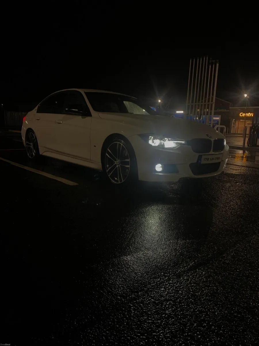 BMW 330e - Image 2