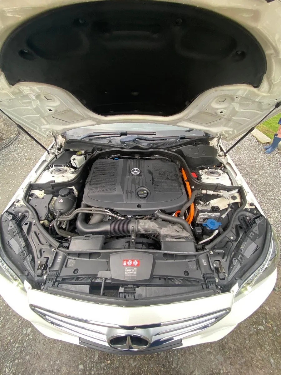 Mercedes E300 Diesel 2014 Bluetech Hybrid - Image 4