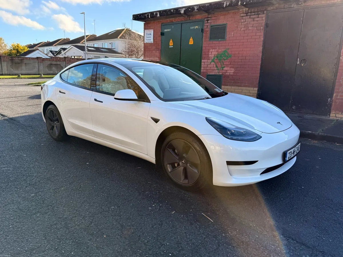 Tesla Model 3 - LFP battery, white interior - Image 3
