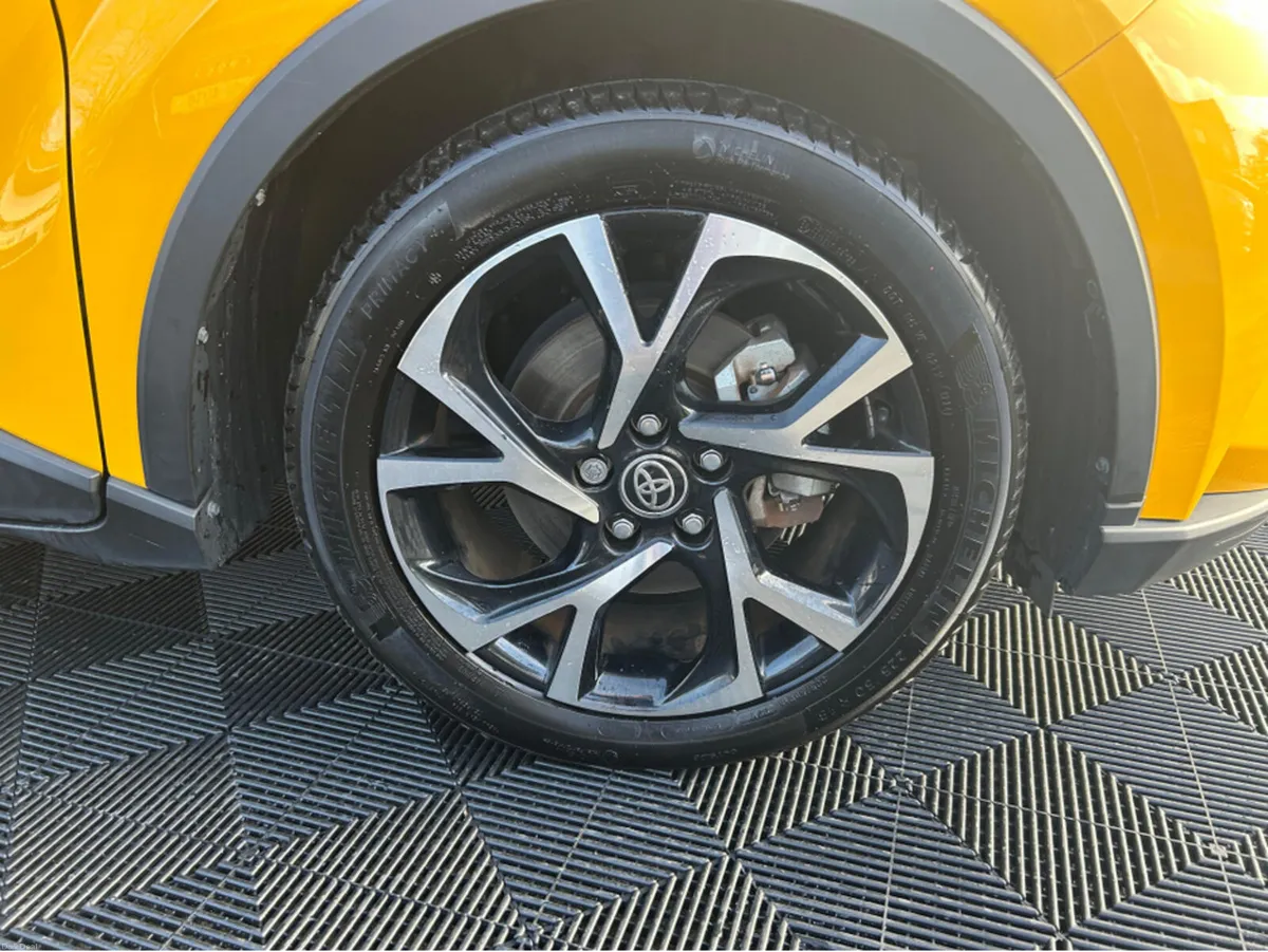 Toyota C-HR Toyota CHR, G-model, fully loaded with - Image 3