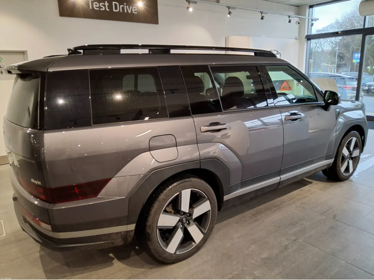 Hyundai Santa Fe PHEV PREMIUM 4 WHEEL DRIVE - Image 2