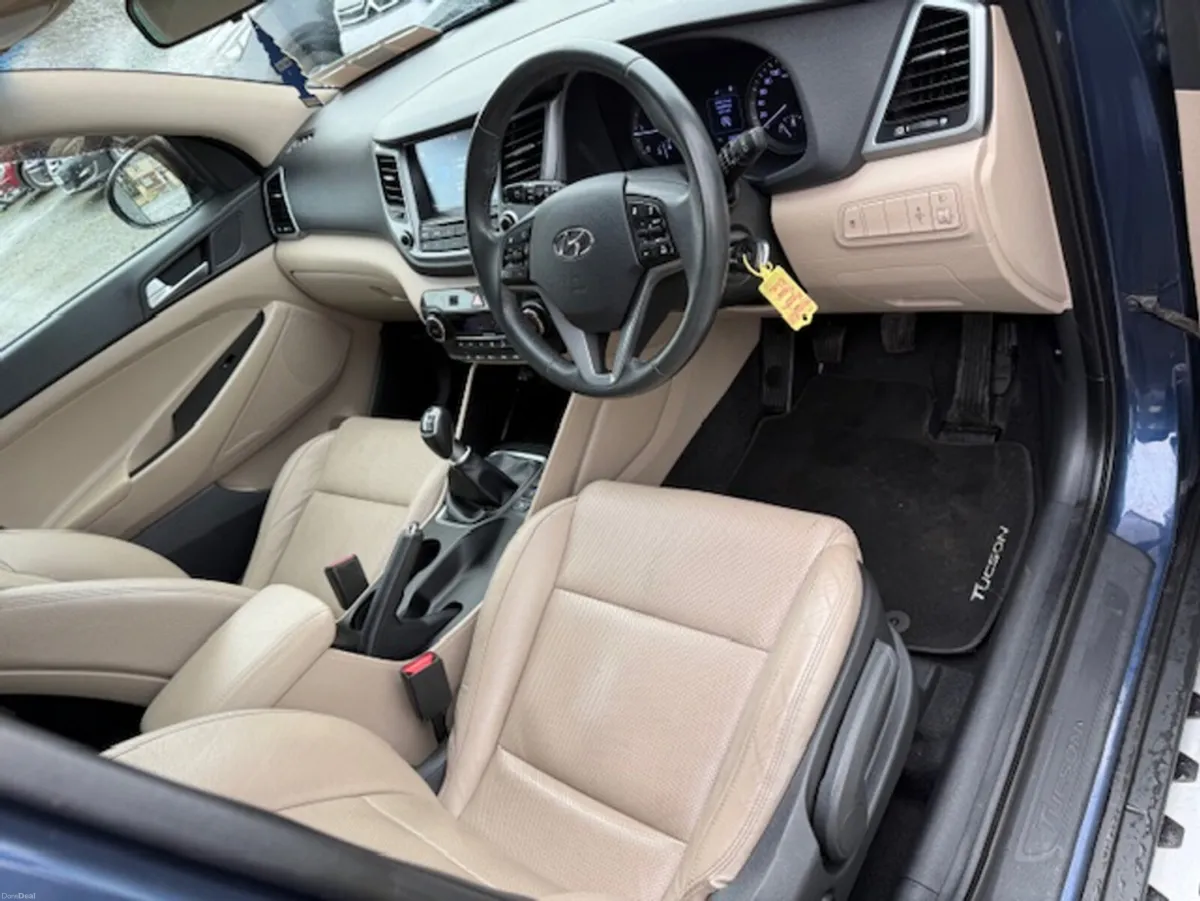 Hyundai Tucson 1.7 EXECUTIVE 5DR - Image 2