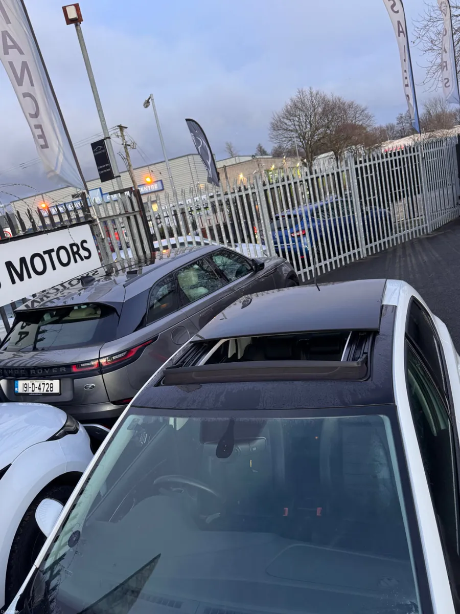 16 VW POLO GLASS ROOF LEATHER SEATS - Image 3