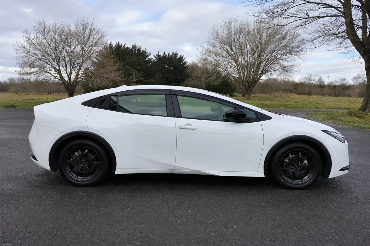 Toyota Prius 2024 - Image 3