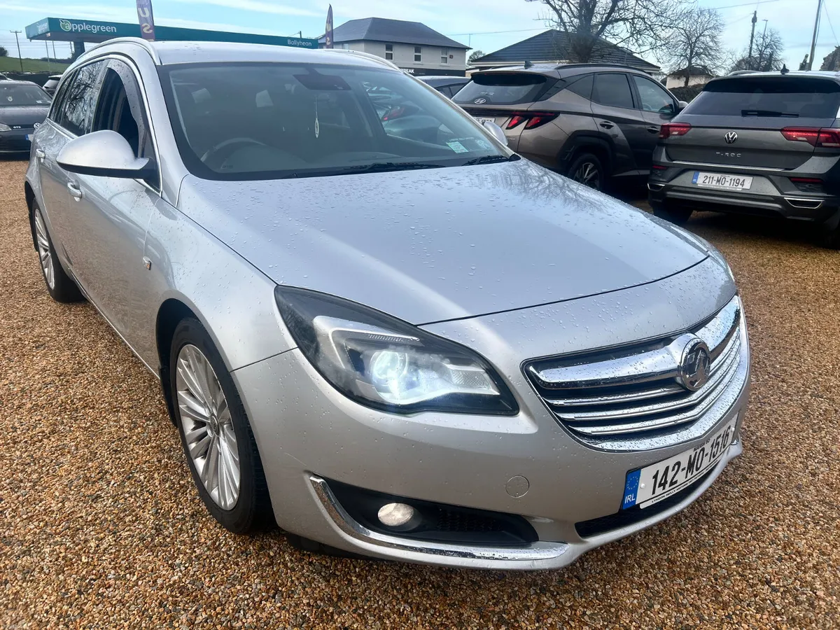 Vauxhall Insignia estate - Image 1