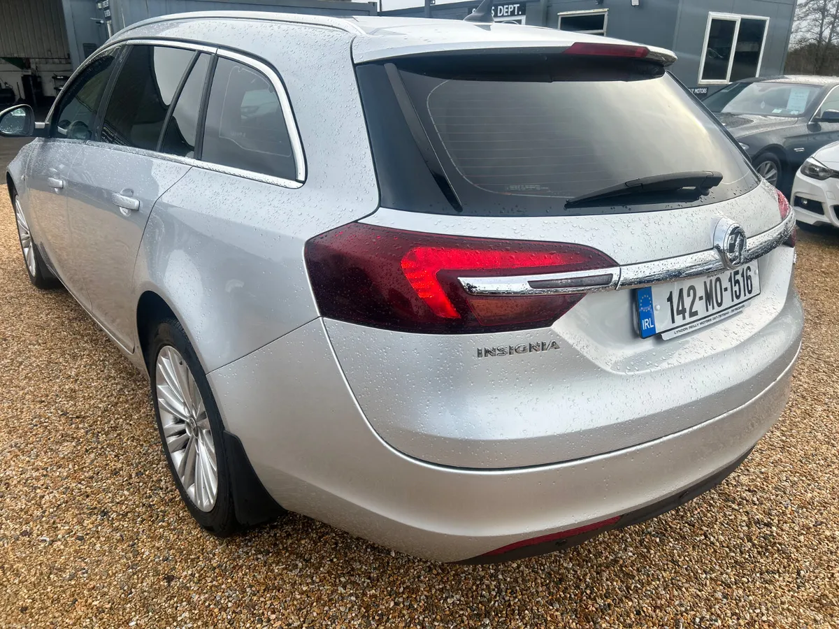 Vauxhall Insignia estate - Image 4