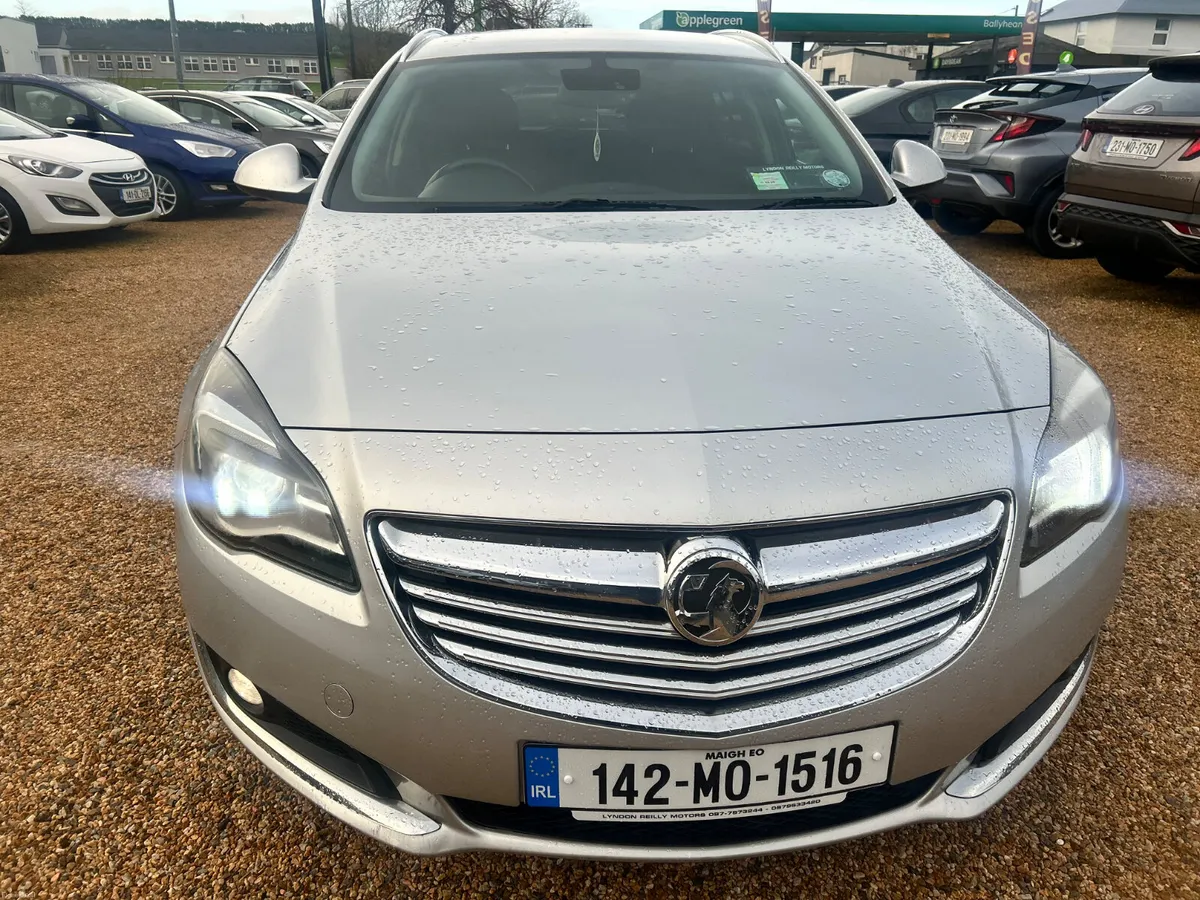 Vauxhall Insignia estate - Image 2