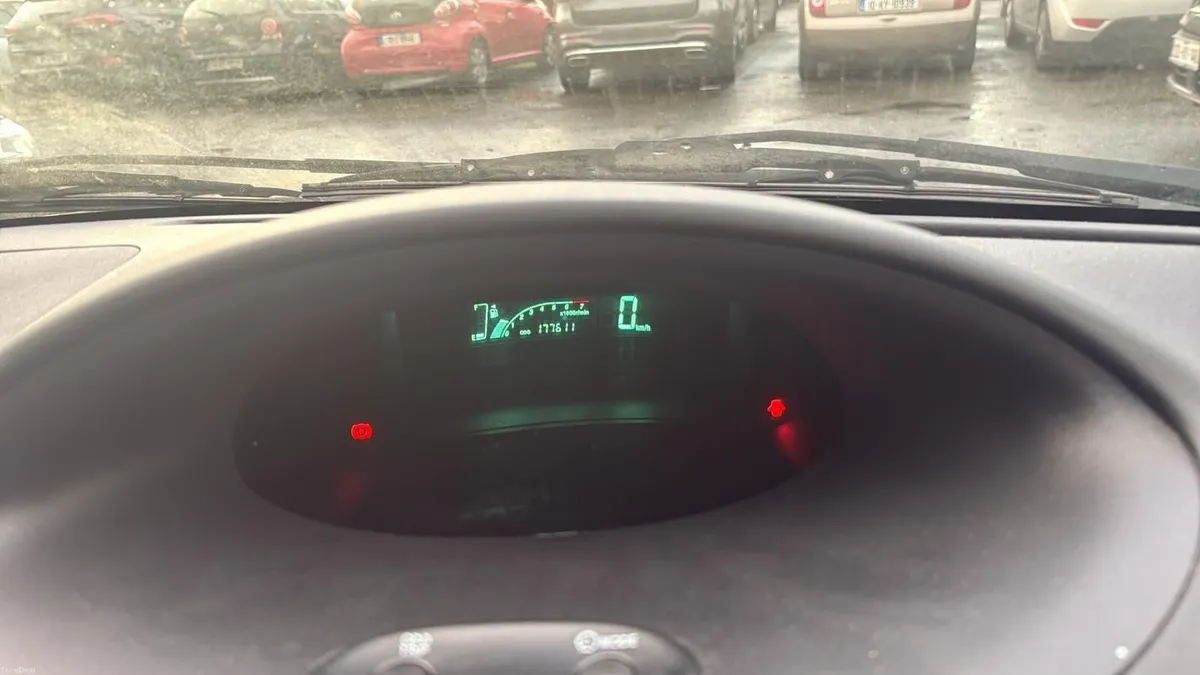 Toyota yaris 2005 - Image 3