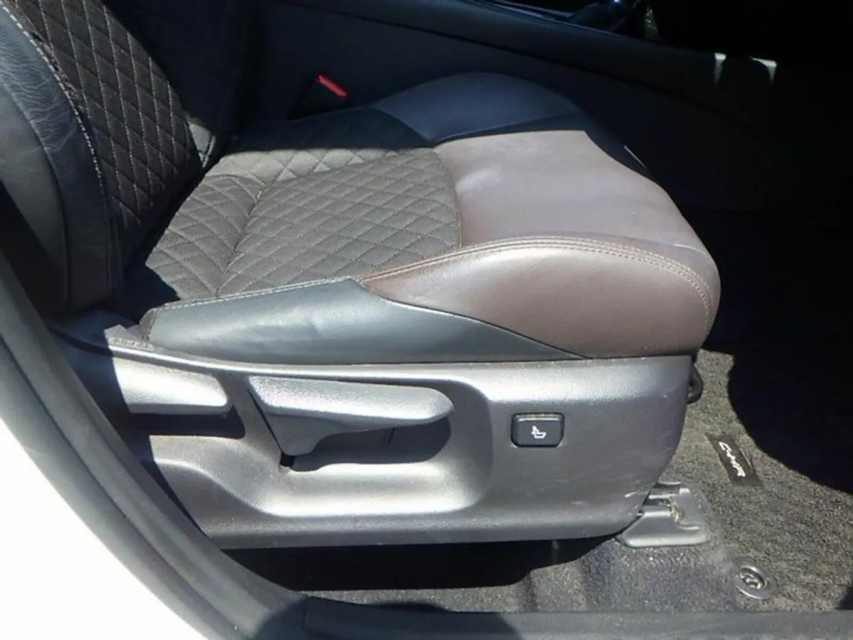 Toyota C-HR 172 G Half Leather - Image 2