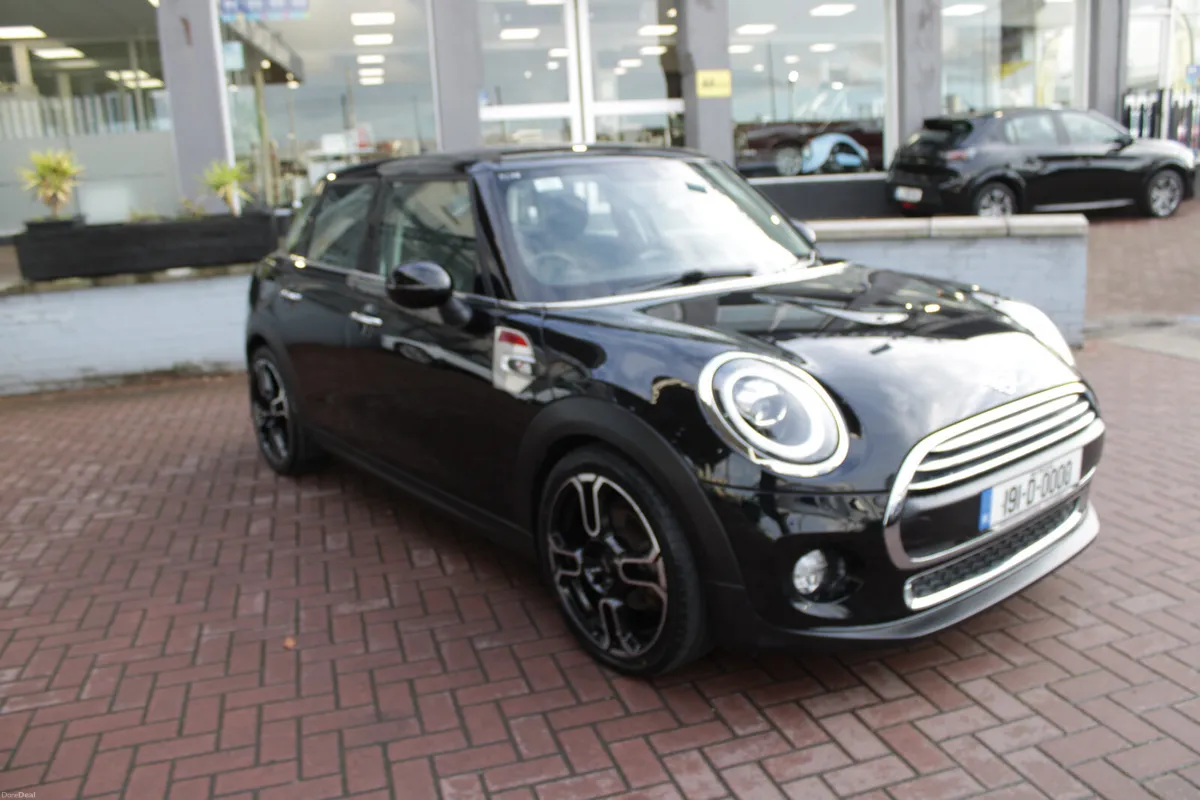 1.5 COOPER 5DR HATCHBACK AUTO // 1 OWNER CAR // AS - Image 1
