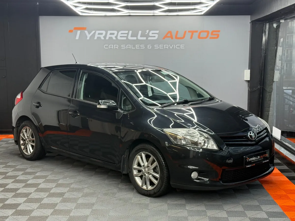 Toyota Auris 1.4 D-4D Sport "LOW KMS" 2011 - Image 2
