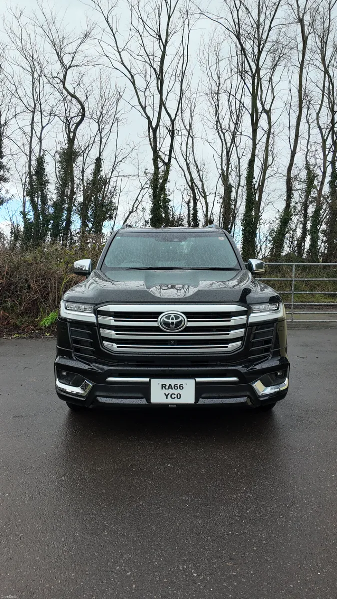 TOYOTA LANDCRUISER  LC300 - 2024 - DEMO MODEL - Image 2