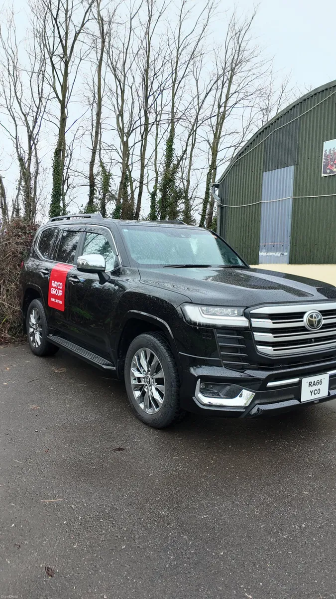 TOYOTA LANDCRUISER  LC300 - 2024 - DEMO MODEL - Image 3