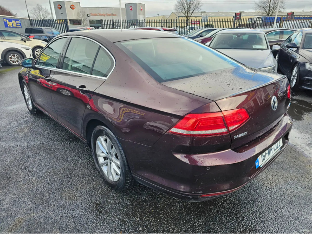 Volkswagen Passat COMFORT LINE ** IRISH CAR ** SUP - Image 4