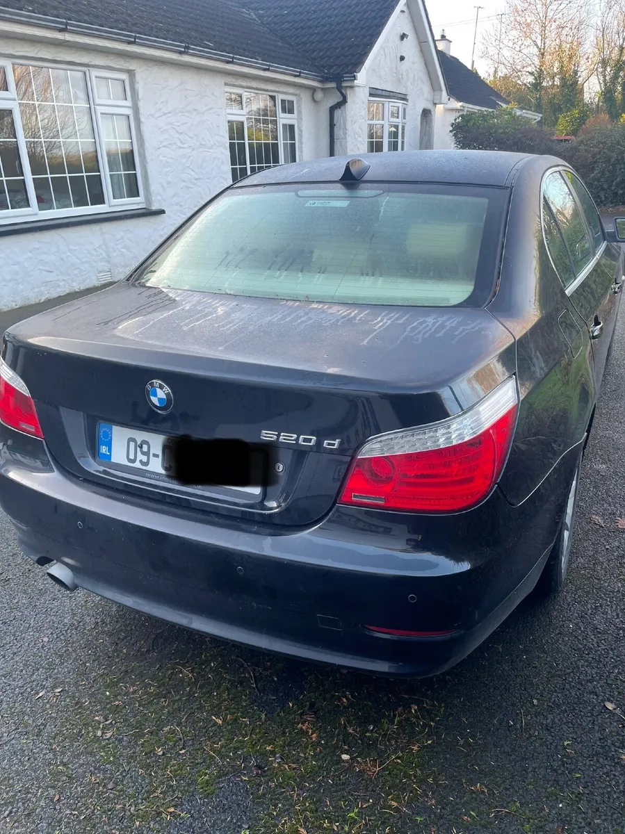 BMW 5-Series 2009 - Image 2