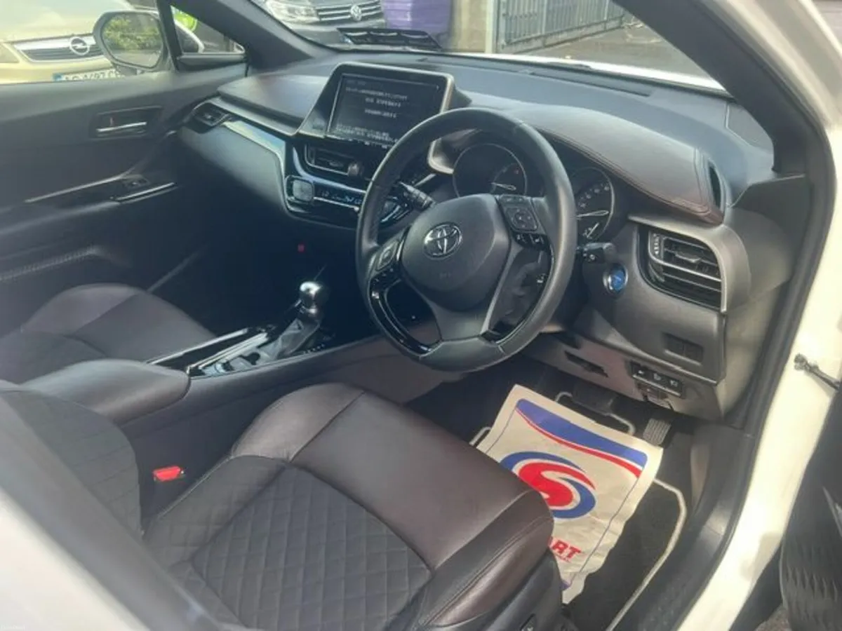 Toyota C-HR 2018 - Image 2