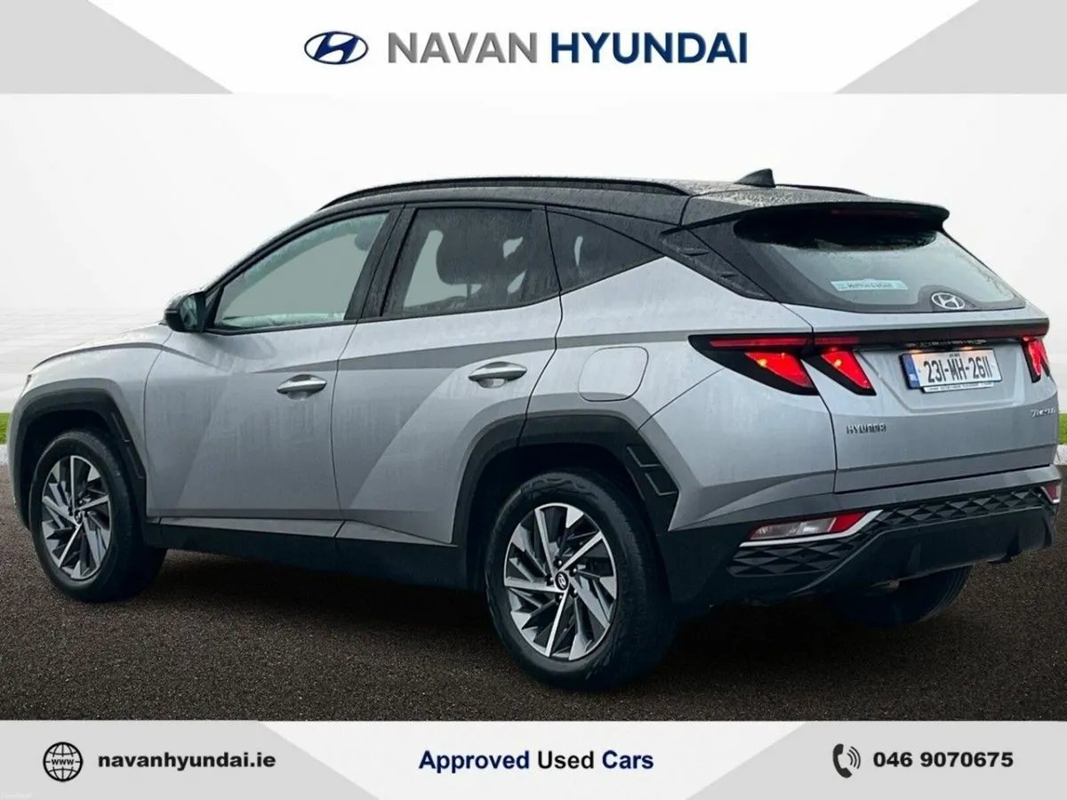 Hyundai Tucson 2WD Executive w.2 Tone Roof *LOW RU - Image 6