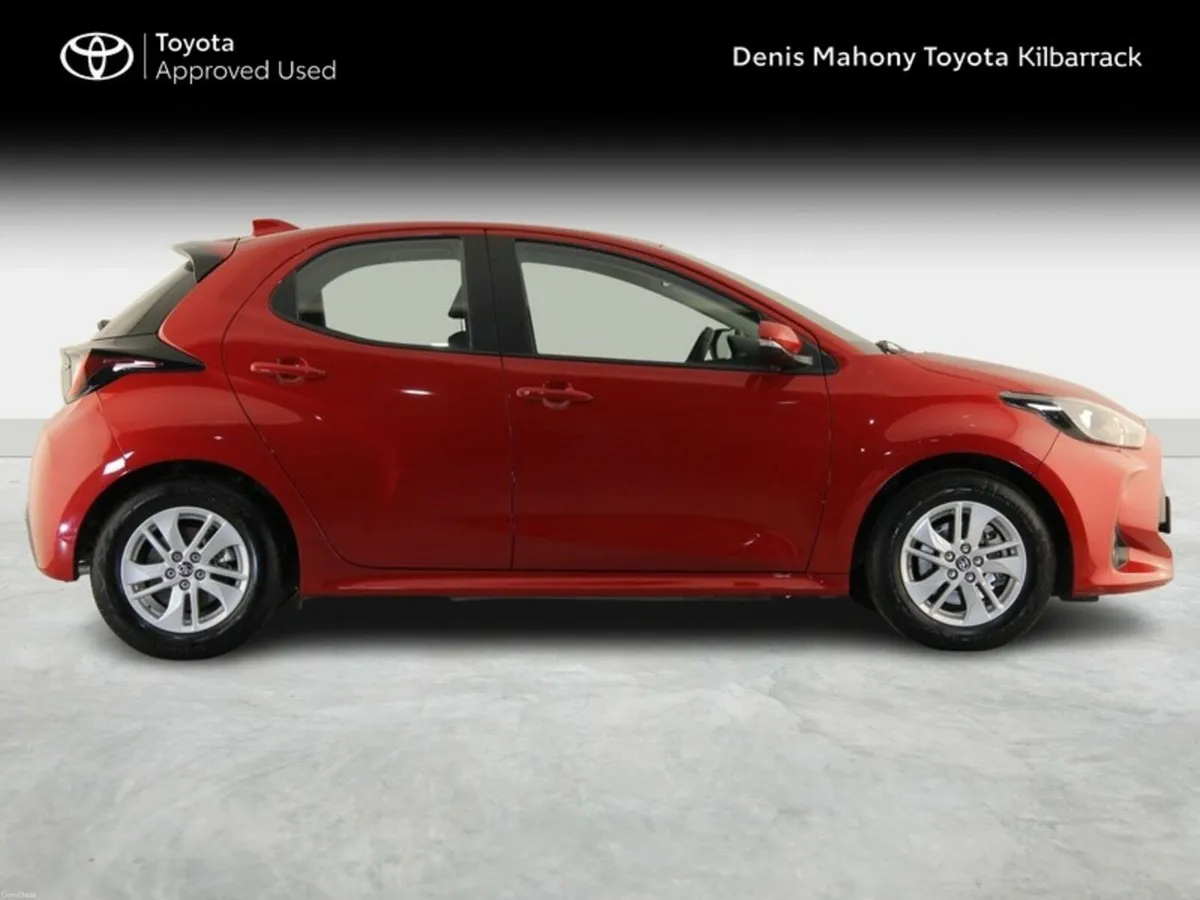 Toyota Yaris YARIS HYBRID 1.5 LUNA - Image 3
