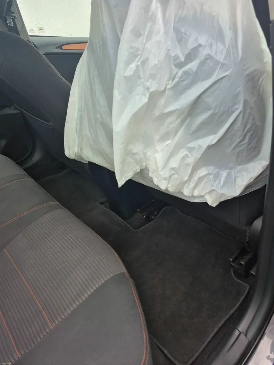 Toyota Avensis 2017 - Image 2