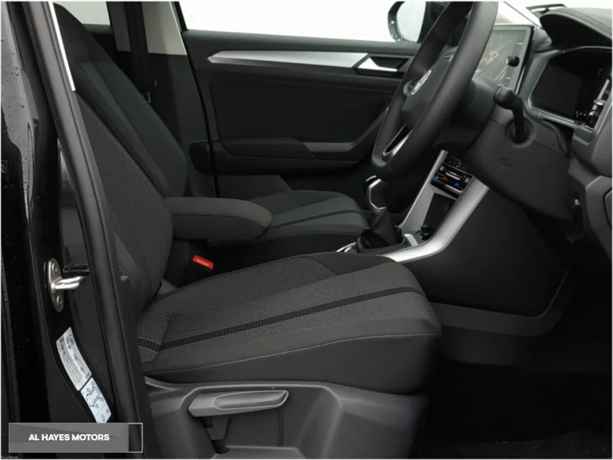 Volkswagen T-Roc **ONLY 68 KMS**LOADED WITH EXTRAS - Image 4