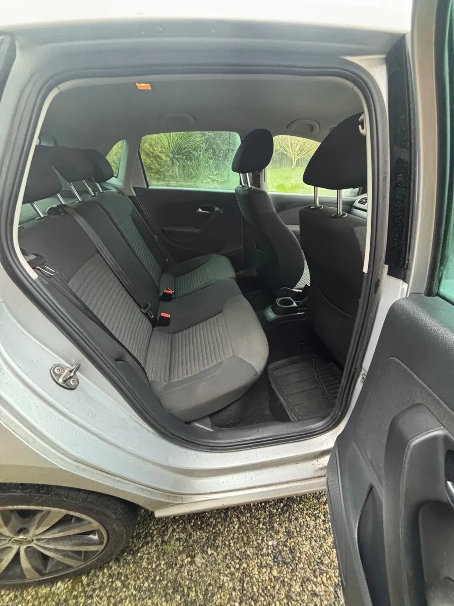 Volkswagen Polo 2011 - Image 2