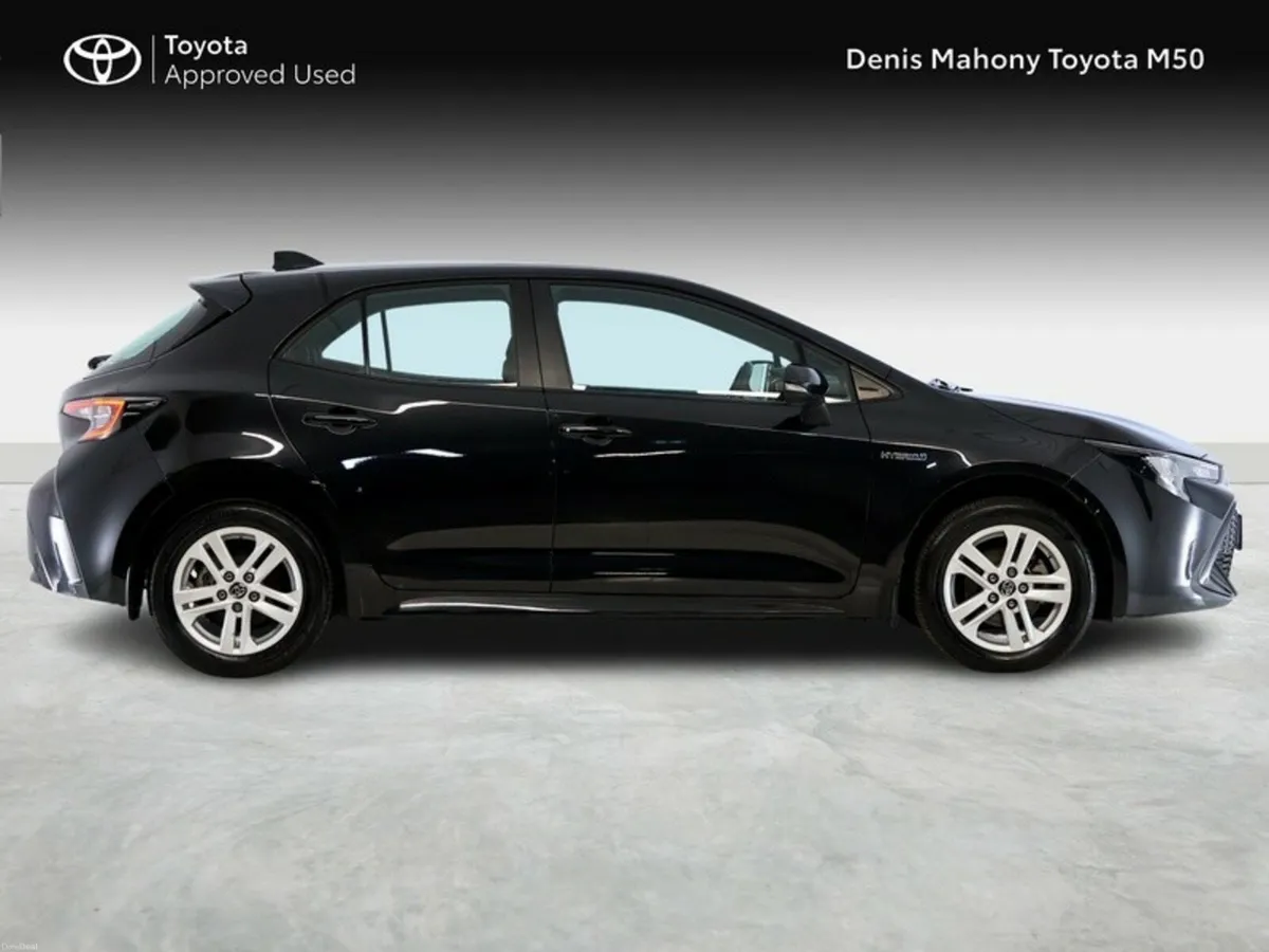 Toyota Corolla Luna Hatchback Hybrid - Image 3