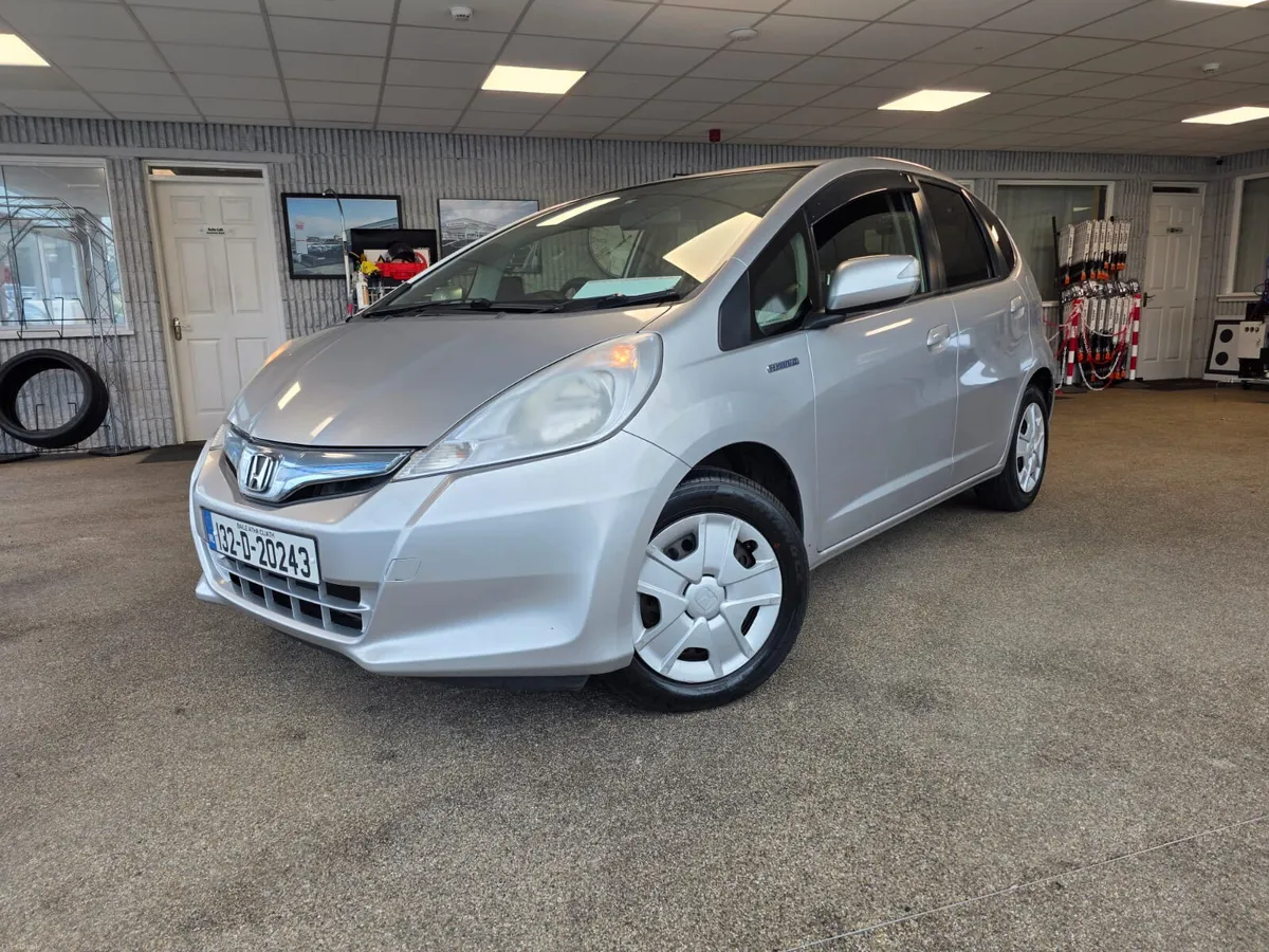 Honda Fit GP1 CVT Hybrid 2013 - Image 2