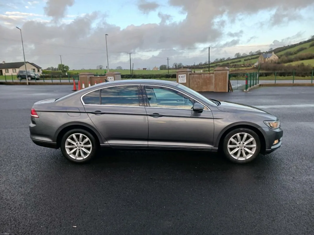 2017 volkswagon passat ... nct 11/2027 - Image 4