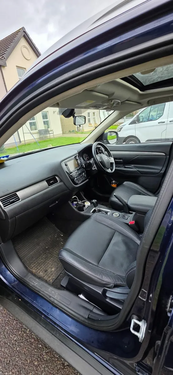 Mitsubishi Outlander 2014 4wd 7 seater - Image 3