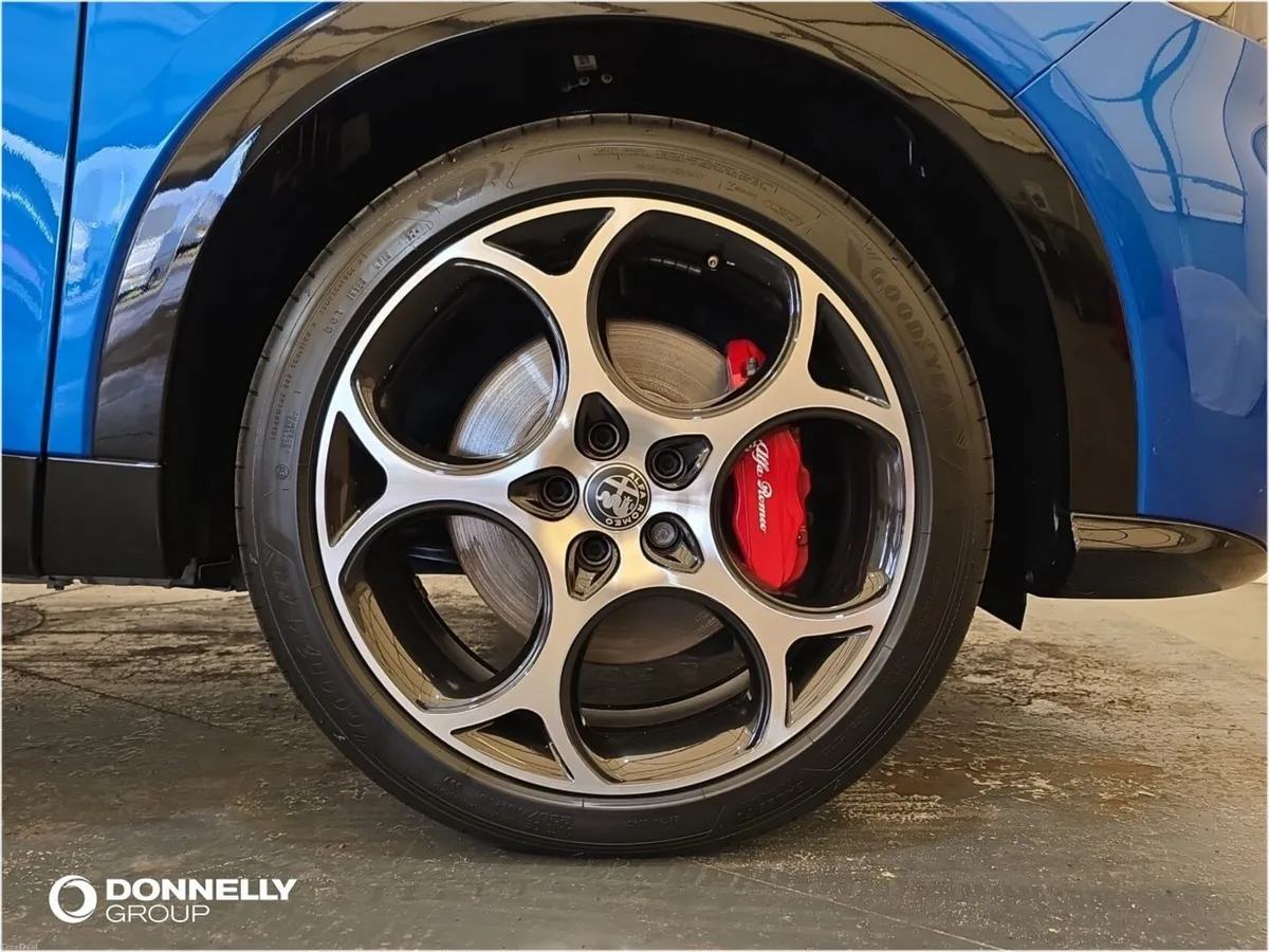 Alfa Romeo Tonale Hatchback Veloce - Image 4