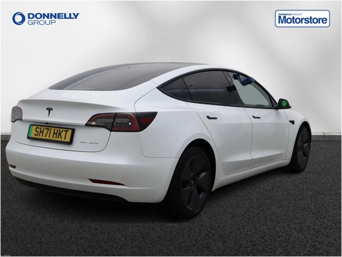 Tesla Model 3 Saloon Long Range - Image 2
