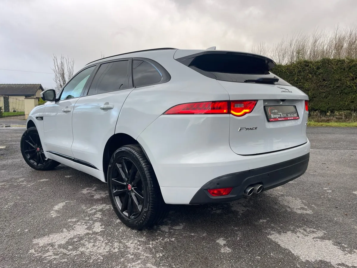 Jaguar F Pace R Dynamic AWD 240HP - Image 4