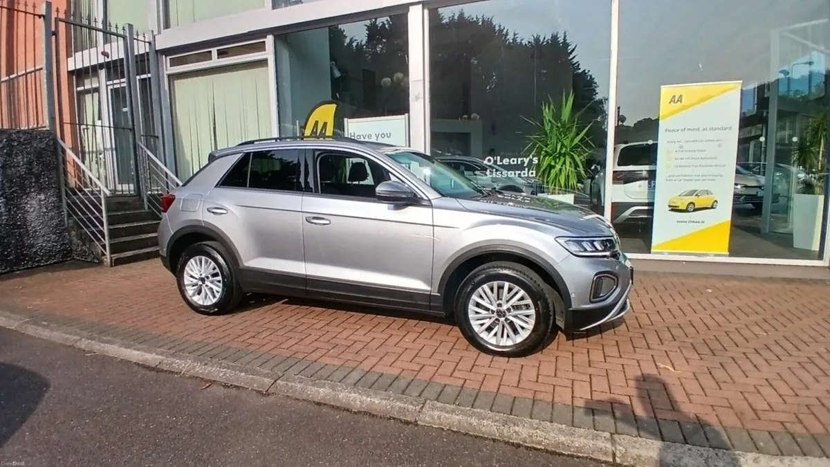 Volkswagen T-Roc 2.0 TDI 116HP Life, Pyrite Silver - Image 1