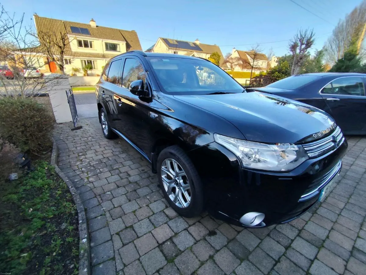 Mitsubishi Outlander SUV Petrol Plug-in Hybrid - Image 2